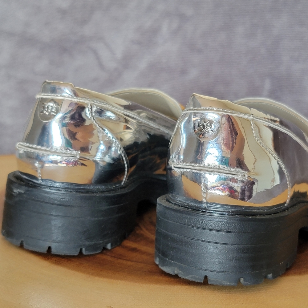 Sam Edelman Kids Sz 2 Teo Platform Metallic Silver Loafers with Gold Chain - Picture 4 of 16